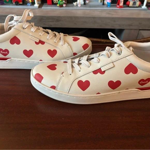 スニーカー coach Lowline Low Top Sneaker With Valentine's Print COACH Women's Lowline Signature Valentines Day Lace-Up